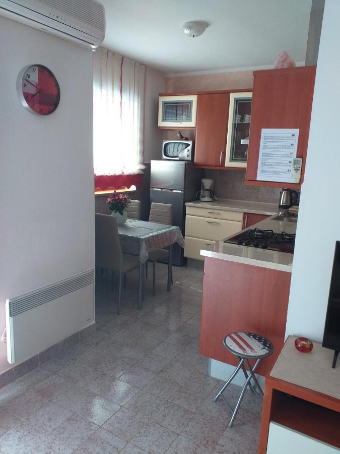 Lori Apartment พูลา ภายนอก รูปภาพ